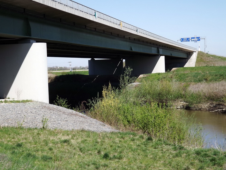 Az M6 autópálya Sión átívelő hídja
