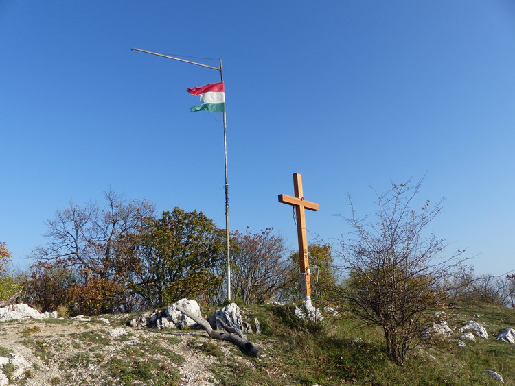 Fakereszt és zászló a Zuppa-tetőn