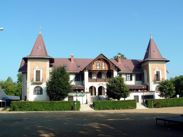 One of the oldest hotels at the lake is the Hotel Balaton