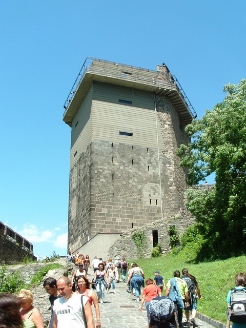 On the steep access road of the Salamon Tower