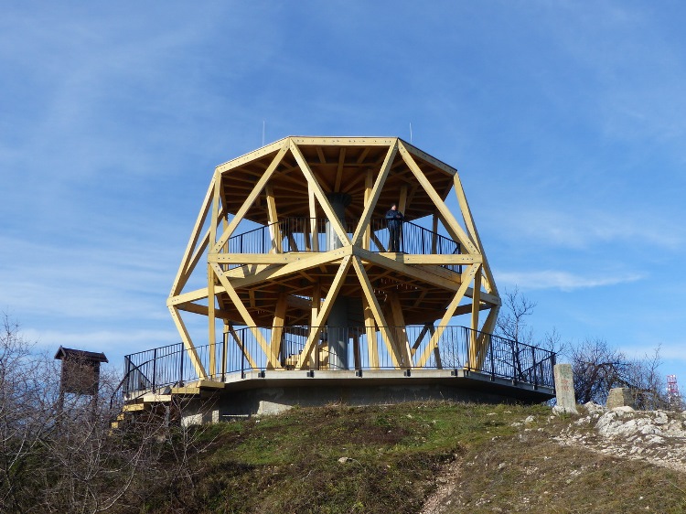 The new lookout point on the top of Hármashatárhegy
