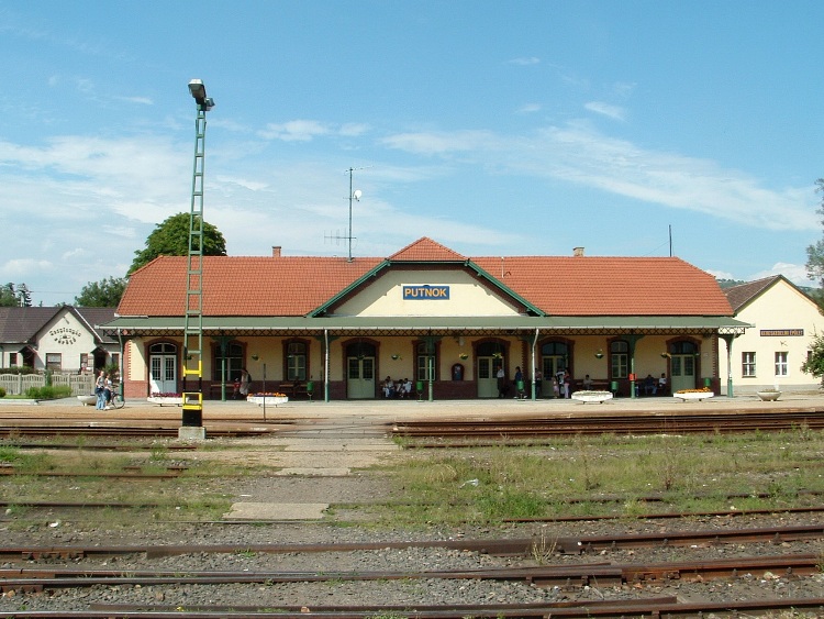 The finish of the hike is at the railway station of Putnok