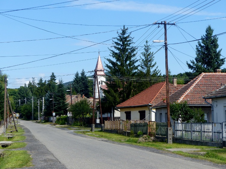 The main street of Makkoshotyka village