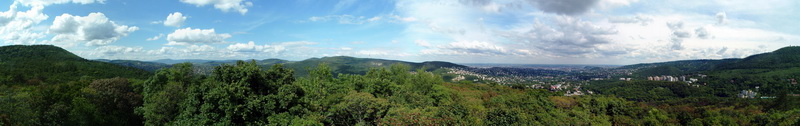 Panorámakép a Kis-Hárs-hegyi kilátóból a Budai-hegyekre