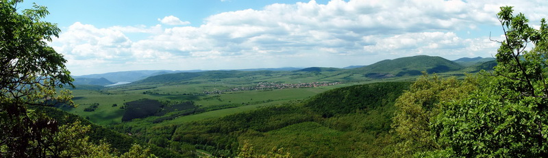 Panoramic view from the top of Nagy-Kő-hegy Hill towards west to the Danube Bend