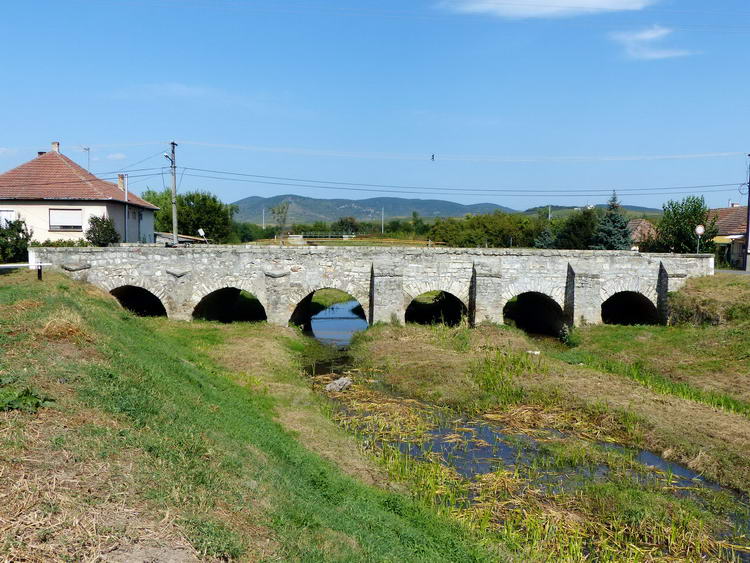Vámosújfalu - Hatlyukú híd