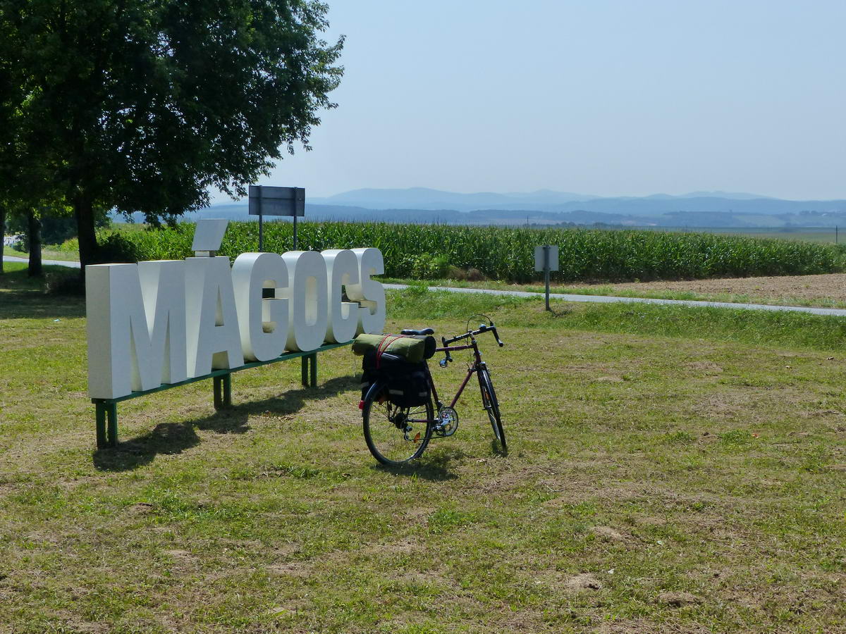 Mágocs határából már látszik a Mecsek