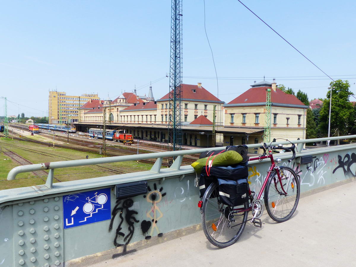 Pécs, vasútállomás. Itt szakítottam meg a hőség miatt a túrát.